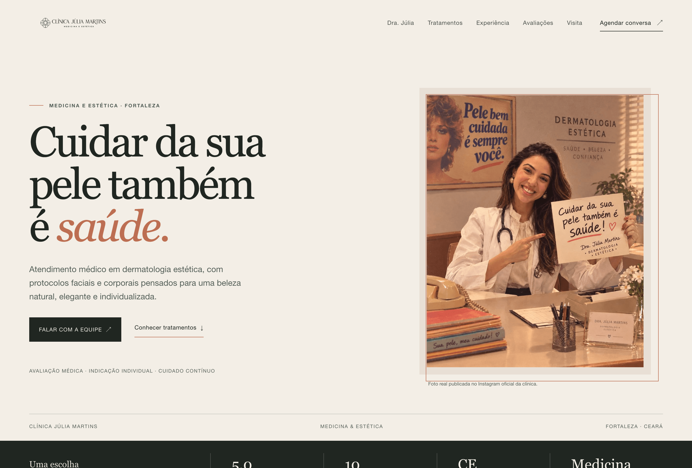 Homepage publicada da Clínica Júlia Martins com composição editorial e fotografia real da Dra. Júlia Martins
