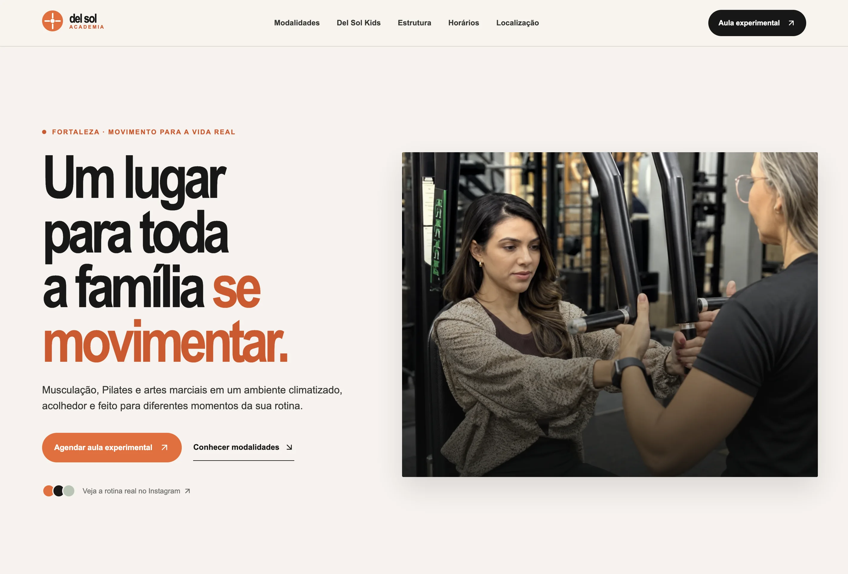 Homepage publicada da Del Sol Academia com navegação, proposta de valor, CTA de aula experimental e fotografia integrada ao site